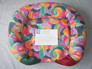 Pelíšek z barevné fleecové mikiny